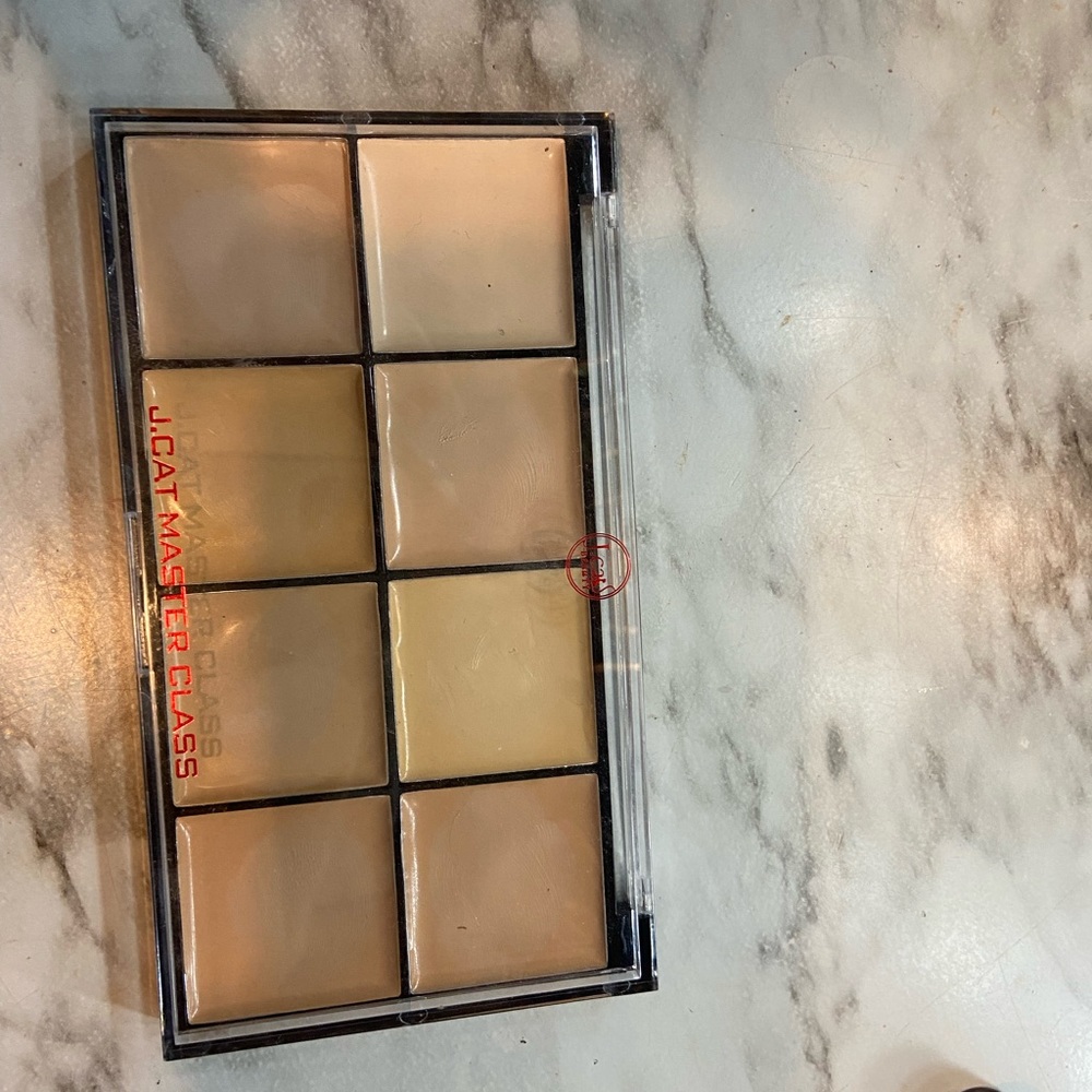 J. Cat concealer pallete